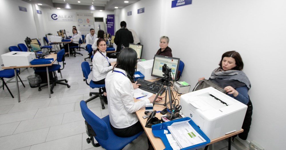 MB njofton: Qytetareve te 6 bashkive do tu prodhohen karta ID te pershpejtuara
